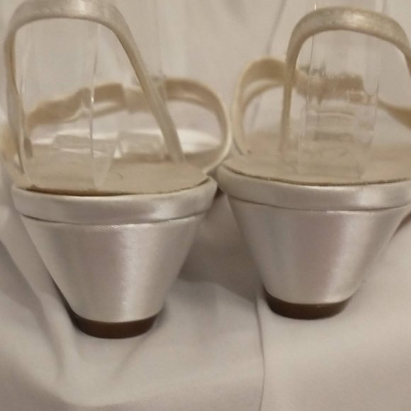 Right on Trend 2025 White Satin sandal with wedge - Picture 8 of 13